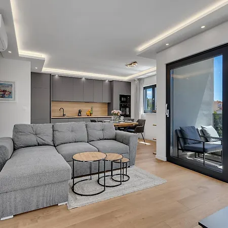 Marina With Jacuzzi, 4 Person Apartament *