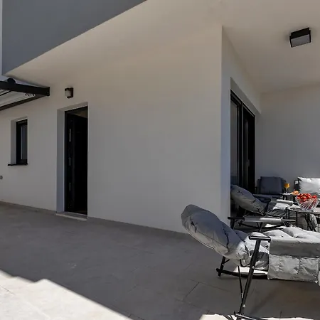 Marina With Jacuzzi, 4 Person Apartament *