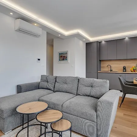 Marina With Jacuzzi, 4 Person Apartament *